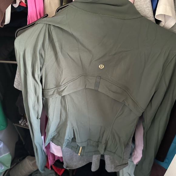 Lululemon Define Jacket cropped length - Picture 2 of 3